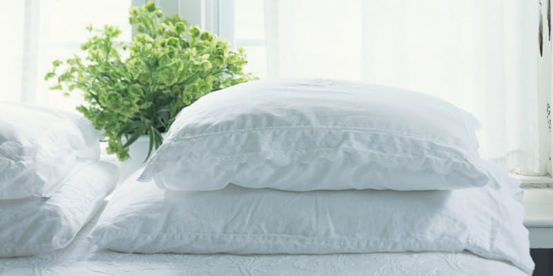 landscape-1427408233-bed-pillows