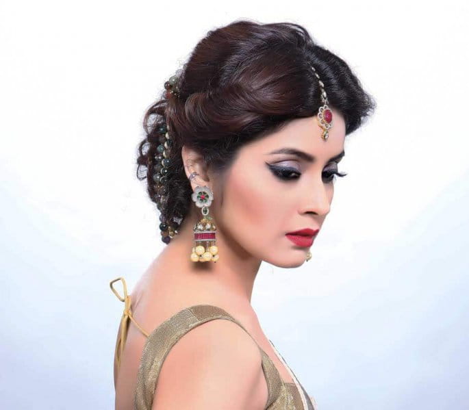Karwa chauth easy hairstyle || Karwa chauth makeup and hairstyle || Heena  fashions #karwachauth - YouTube