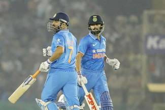 dhoni-and-virat_102316103901