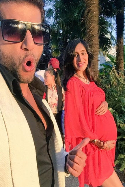 karanvir-bohra-shares-baby-bump-pic-of-wife-teejay-sidhu-201609-1474632967