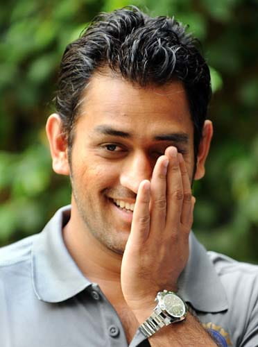 Indian cricketer Mahendra Singh Dhoni smiles during the official team photo oppurtunity in Mumbai on May 29, 2009. Defending champions India leave for England to compete in the ICC World Twenty20 2009 cricket tournament scheduled from June 5-21. AFP PHOTO/ Indranil MUKHERJEE