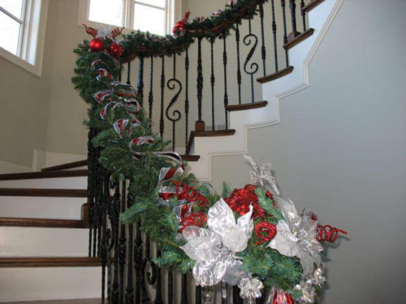living-room-decorating-ideas-for-small-spaces-christmas-stair-decoration-ideas-christmas-dorm-decorations-640x480