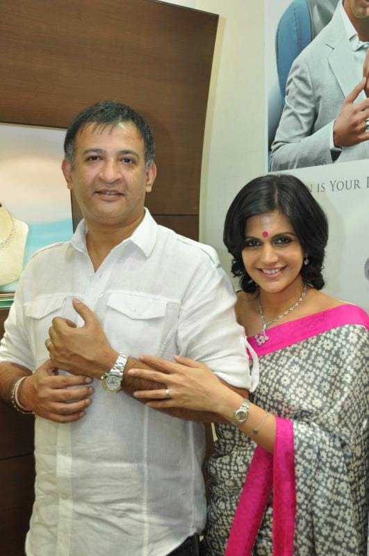 Couple Mandira Bedi & Raj Kaushal unveil platinum Love Bands collection