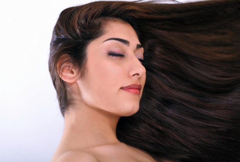 10 ईज़ी हेयर केयर टिप्स बालों को बनाते हैं लॉन्ग एंड स्ट्रॉन्ग (10 Homemade  Hair Care Tips For Long And Strong Hair)