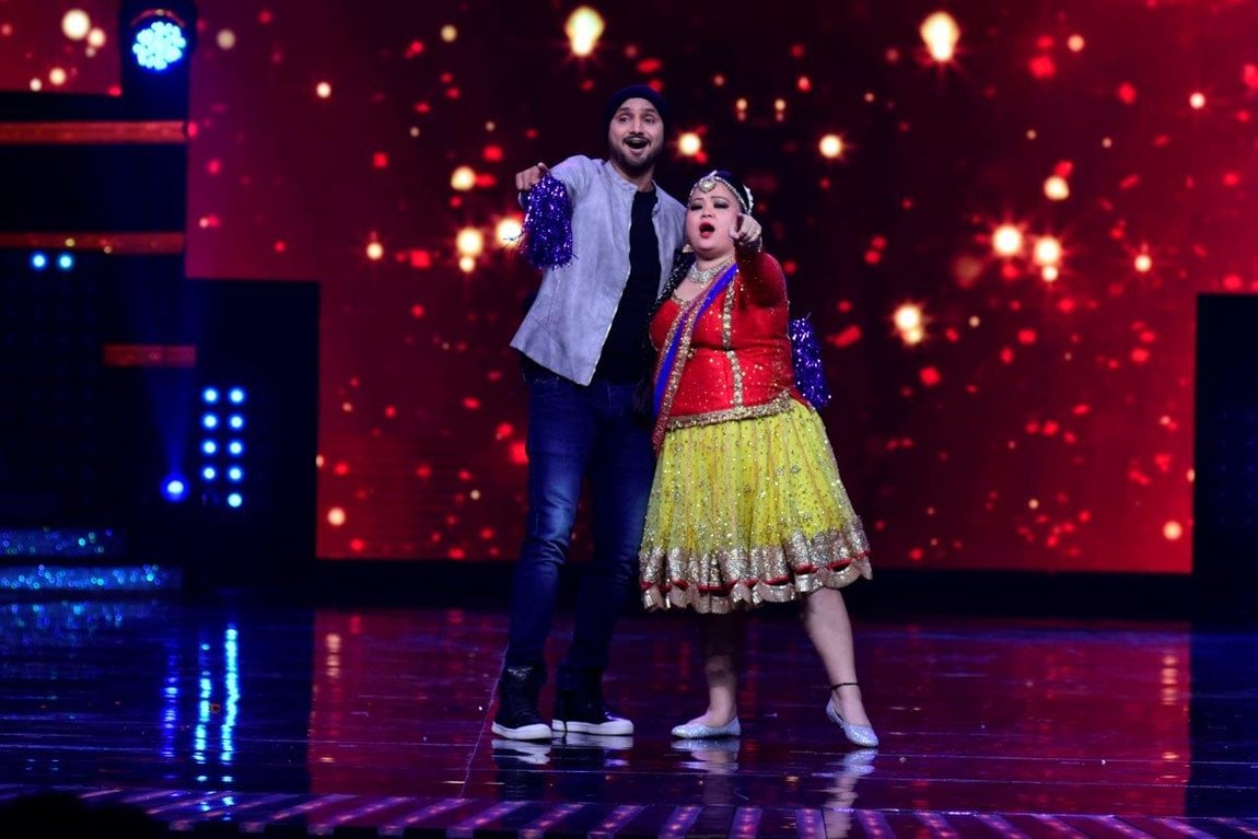 thequint%2F2017-04%2F9d659c87-0e8c-4a3b-bdc0-92ee9cf536c0%2FBharti Singh shaking a leg with Harbhajan Singh on the sets of Nach Baliye Season 8 (4)