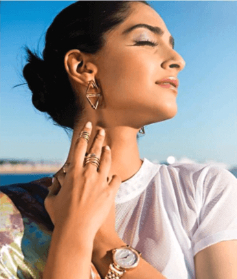 sonam-kapoorcapture3-02_820 (1)