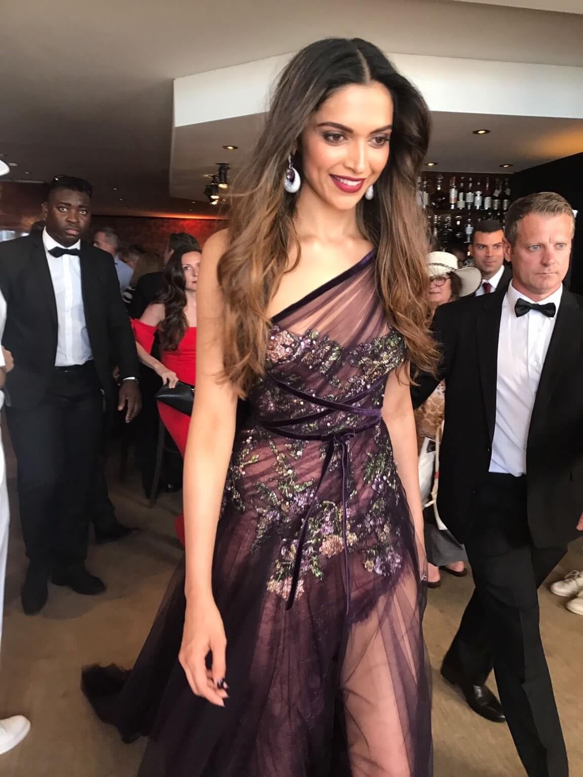 thequint%2F2017-05%2F44cb82e0-5732-4a9d-aaf2-53e4b1054f60%2FFirst Look - Deepika Padukone at the Cannes Film Festival 2017 (1) (1)