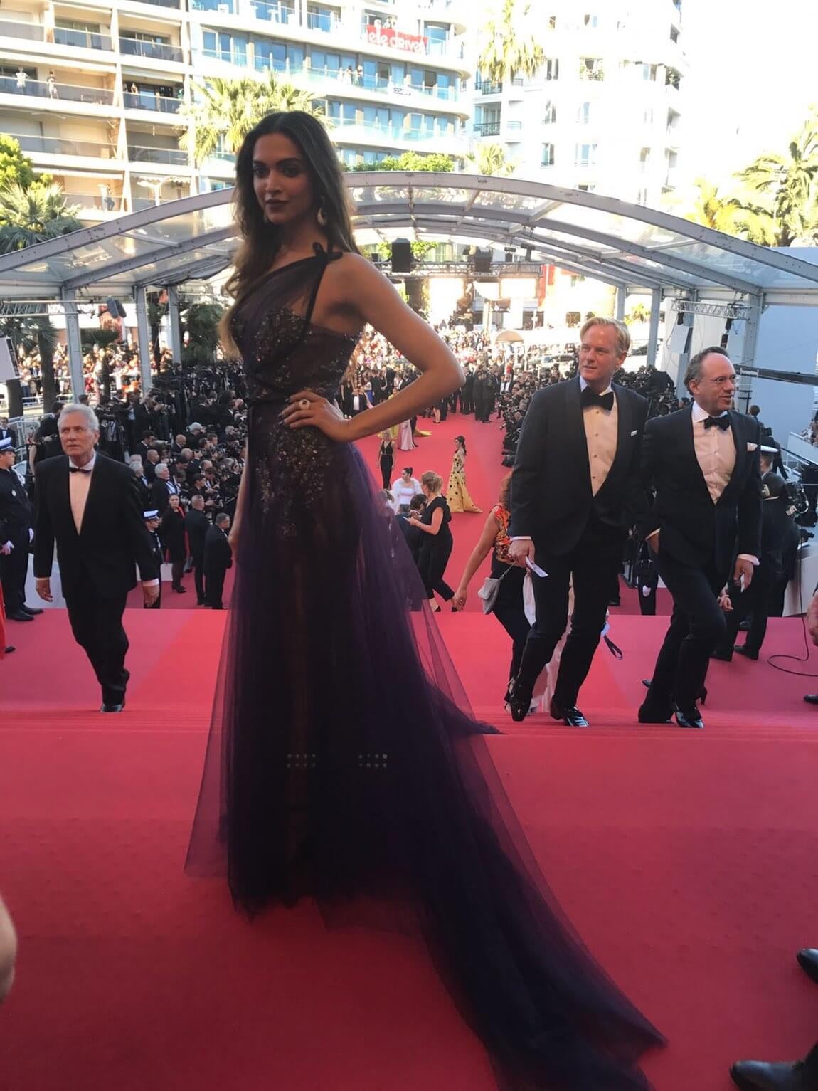 thequint%2F2017-05%2F705f1c7d-caff-415d-8f59-95d0d7c03bef%2FDeepika Padukone on the Cannes Film Festival Red Carpet (3) (1)