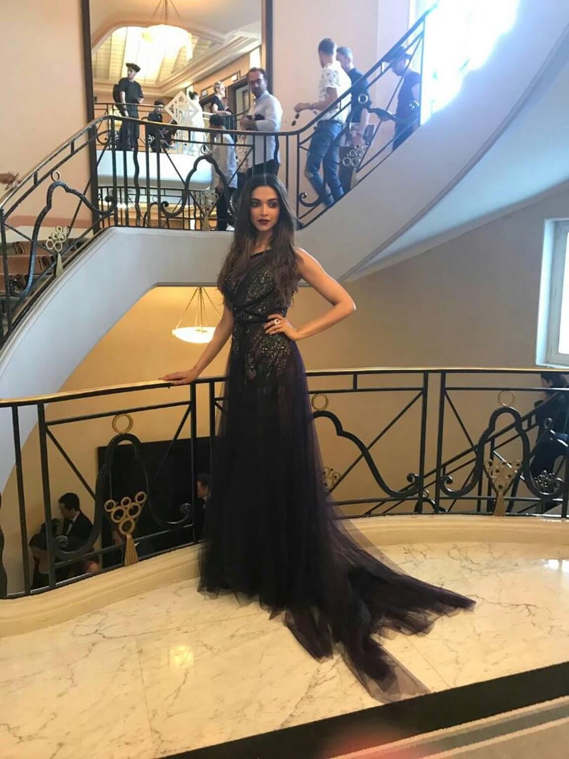 thequint%2F2017-05%2F966cd86e-49ee-4066-b9ce-3315bb4145d6%2FFirst Look - Deepika Padukone at the Cannes Film Festival 2017 (4) (1)