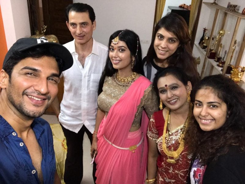 Digangana Suryavanshi with family and Manish Raisinghania- Avika Gor