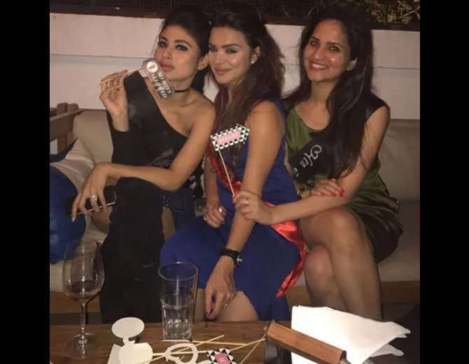 TV actress Aashka Goradia bachelorette Party