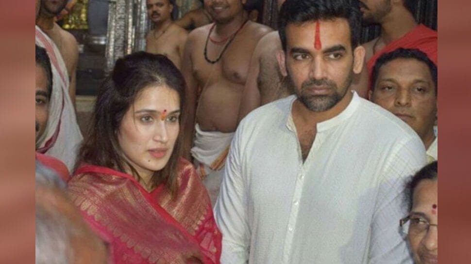 Zaheer Khan, Sagarika Ghatge, Mahalaxmi Temple Kolhapur