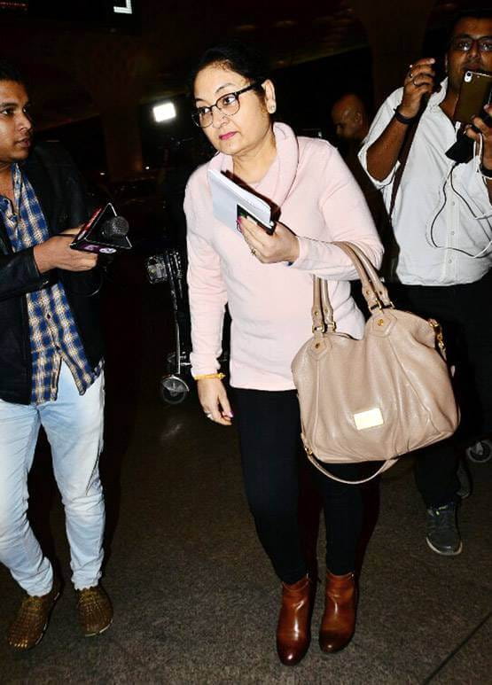 Anushka Sharma, Virat Kohli, Leaves For Switzerland