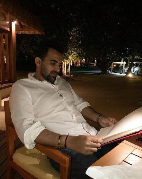 Honeymoon Pictures, Zaheer Khan And Sagarika Getting Cozy In Maldives