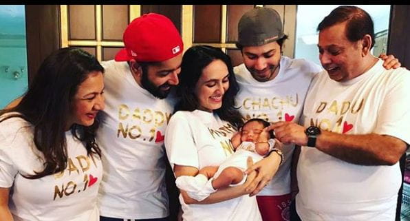  Varun Dhawan Shares Complete Family Pic