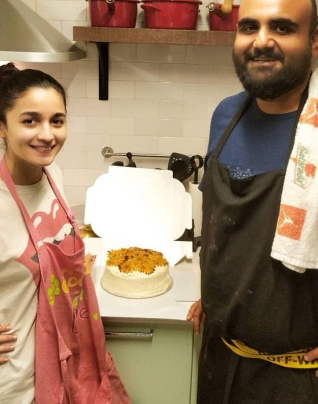 Alia Bhatt bakes cake for Ranbir Kapoor