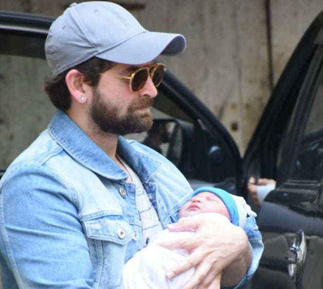 Neel Nitin Mukesh With His Daughter