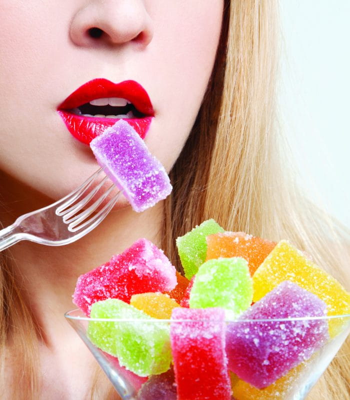 इन 10 तरीक़ों से शक्कर कर सकती है आपको बीमार (10 Reasons Why Too Much Sugar Is Bad For You)
