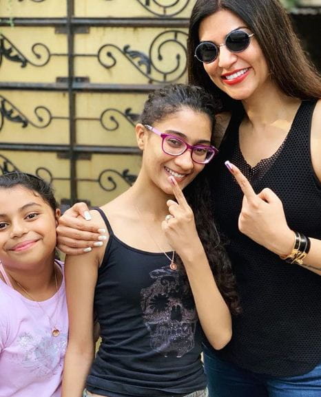 Sushmita Sen With her daughters