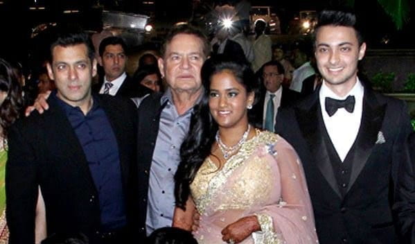 Salman Khan with father Salim khan Arpita khan and Ayush