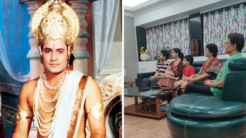 Arun Govil Watching Ramayan With Family