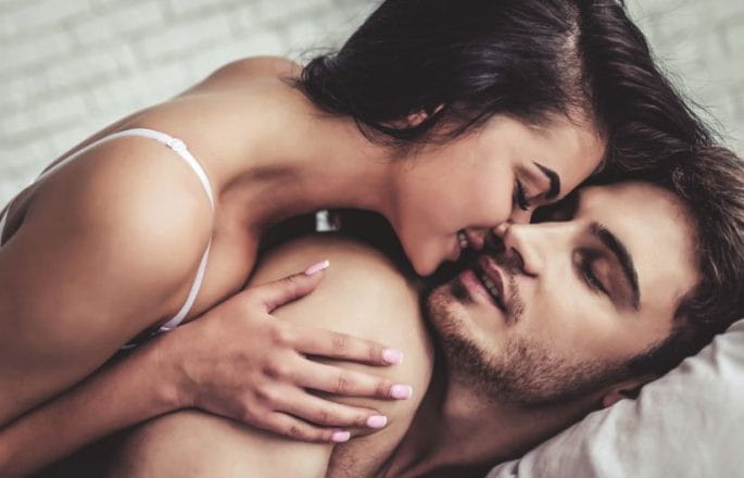 सेक्स से जुड़े मिथ्स कहीं कमज़ोर न कर दें आपके रिश्ते को (Sex Myths That Are Ruining Your Sex Life)