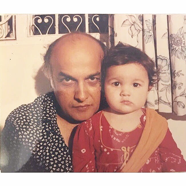 Alia Bhatt childhood picture with father mahesh Bhatt
