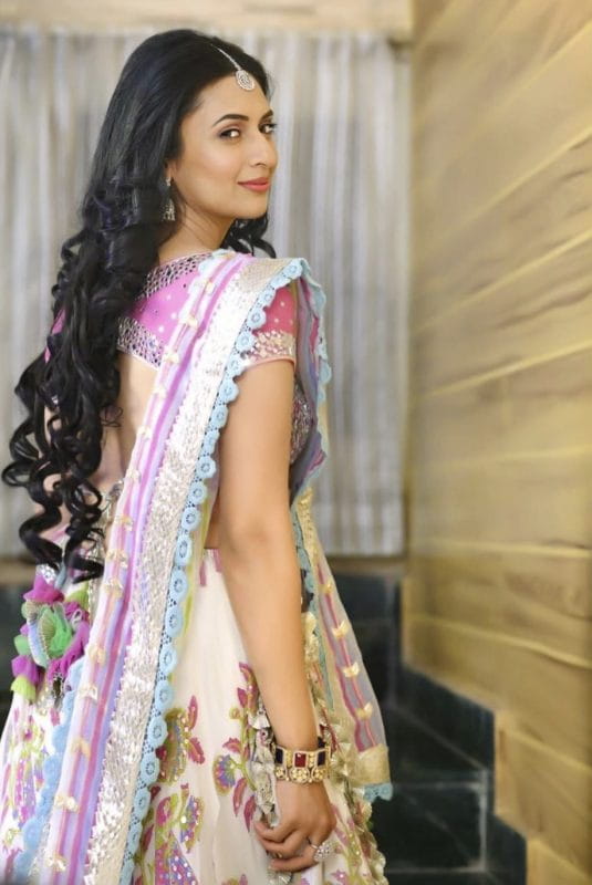 Divyanka Tripathi Desi Outfit stunning looks