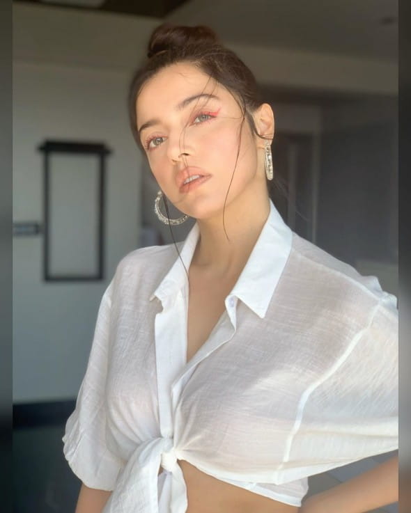 Divya Khosla stylish Insta look