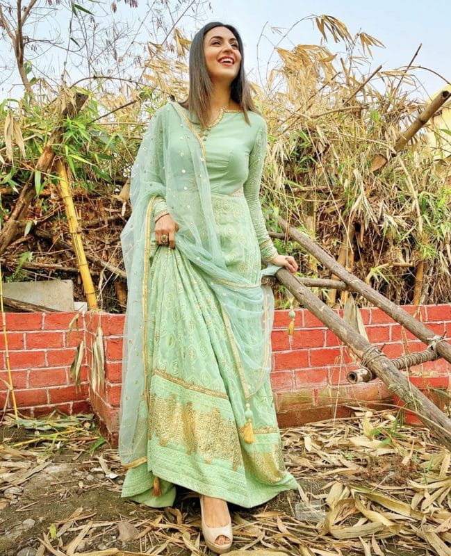 Divyanka Tripathi Desi Outfit stunning looks
