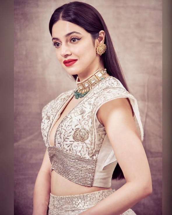 Divya Khosla stylish look