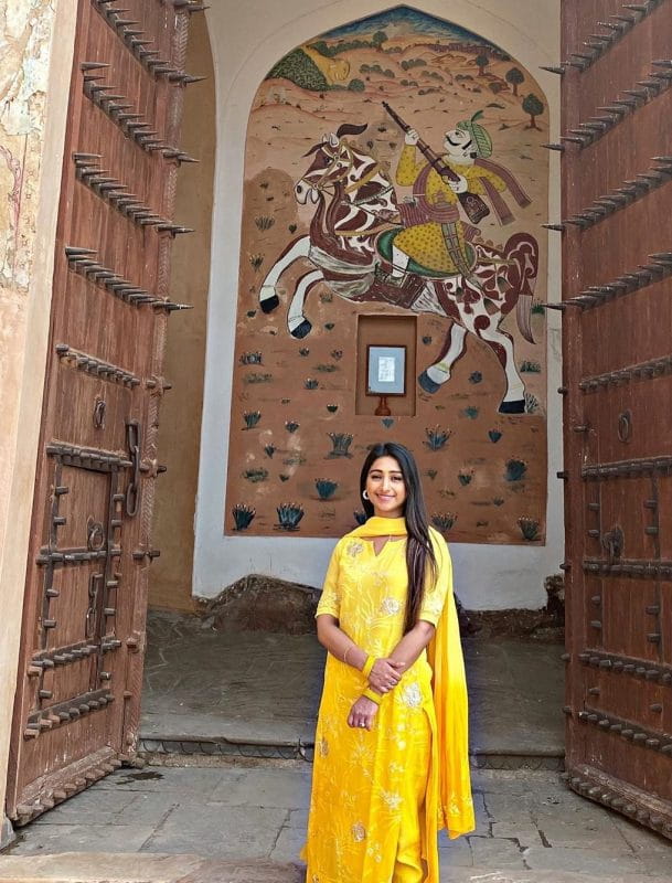 Mohena Kumari Singh in yellow Kurti