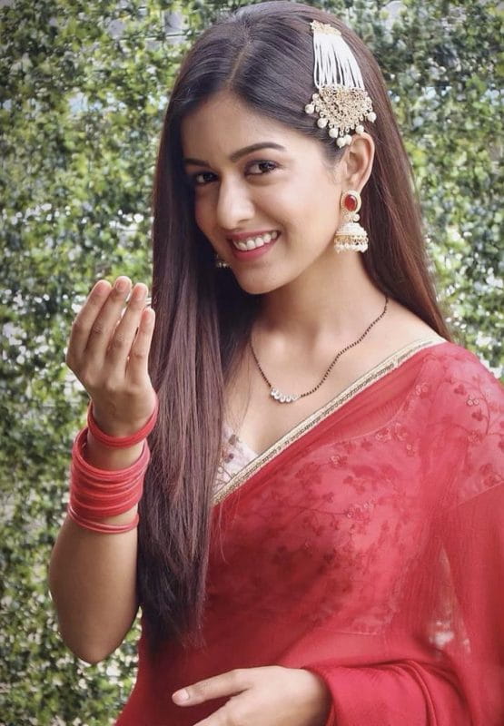 Ishita Dutta looks beautiful in red saree