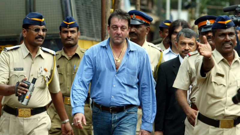 Sanjay Dutt returning from jail