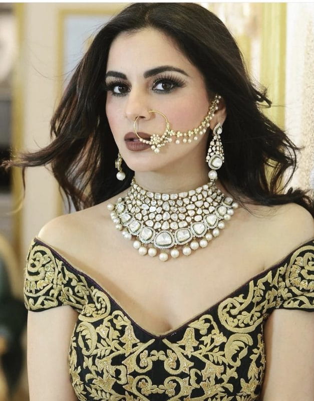 Shraddha Arya hot