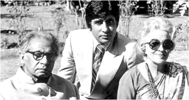 Amitabh Bachchan With Mom Teji Bachchan