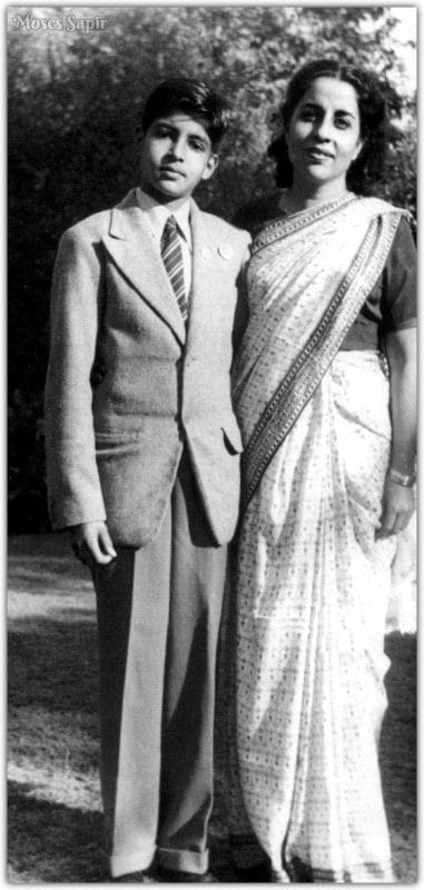 Amitabh Bachchan With Mom Teji Bachchan