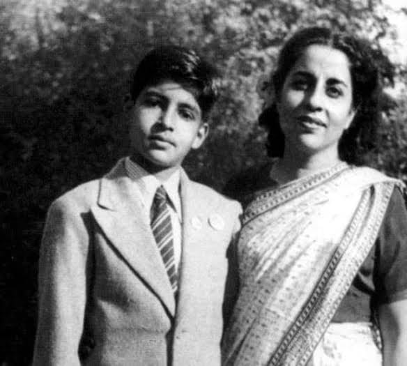 Amitabh Bachchan With Mom Teji Bachchan