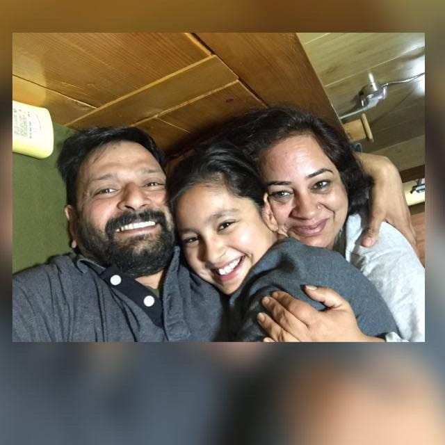 Handwara Martyr Colonel Ashutosh Sharma with wife and daughterr