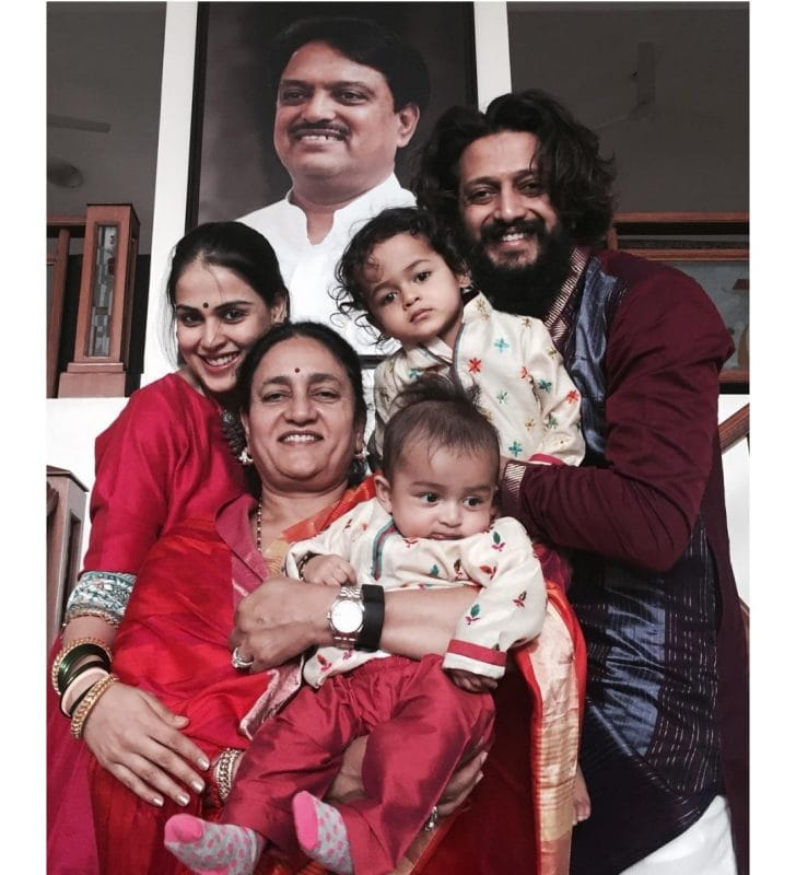 Riteish Deshmukh with if family