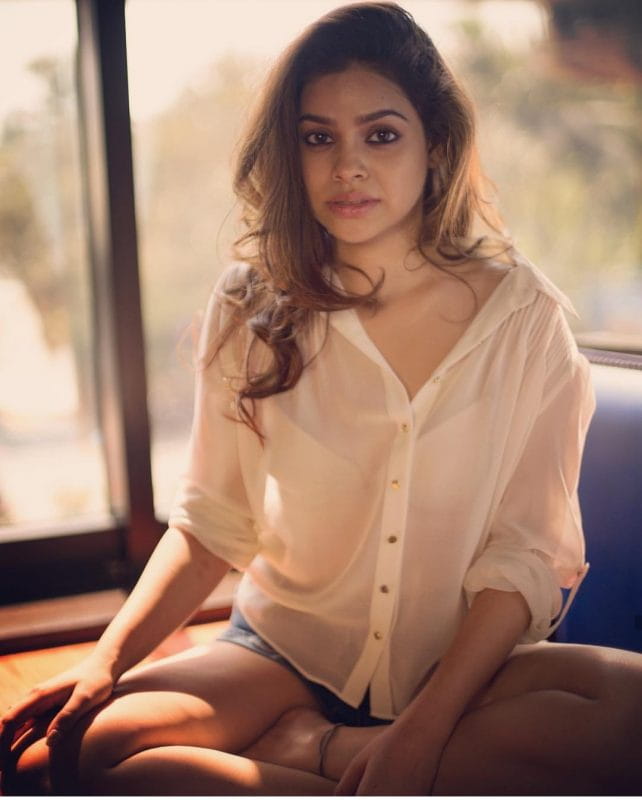 Sumona Chakravarti hot