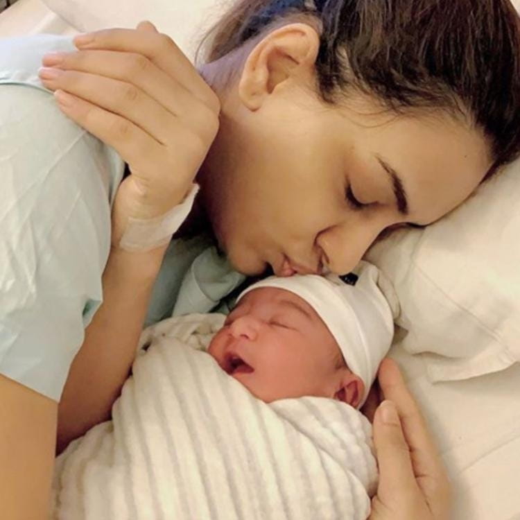 Smriti Khanna Share The First Pic Of Their Baby Girl