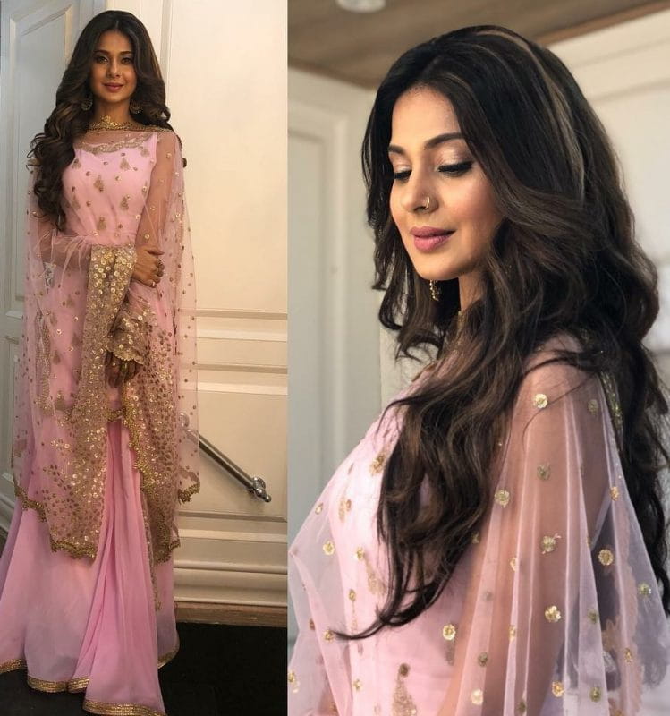 Jennifer Winget in pink dress