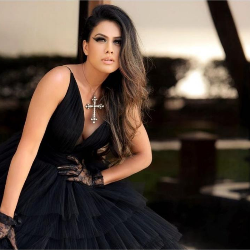 Nia Sharma hot