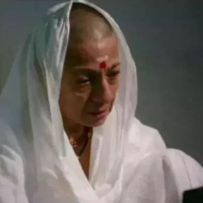 tanuja. bald look