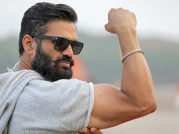 Sunil Shetty arms