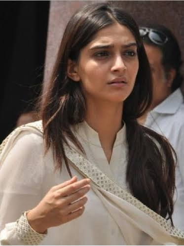 Sonam Kapoor without makeup