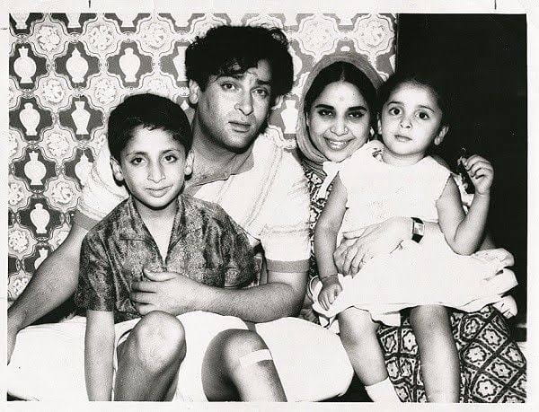 Shammi Kapoor And Geeta Bali with there two children,