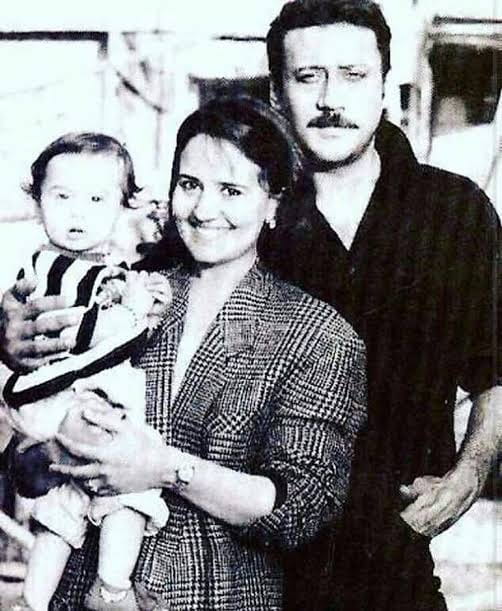 Jackie Shroff And Ayesha  with tiger Shroff