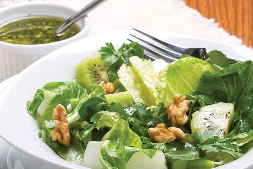 leafy salad with walnu